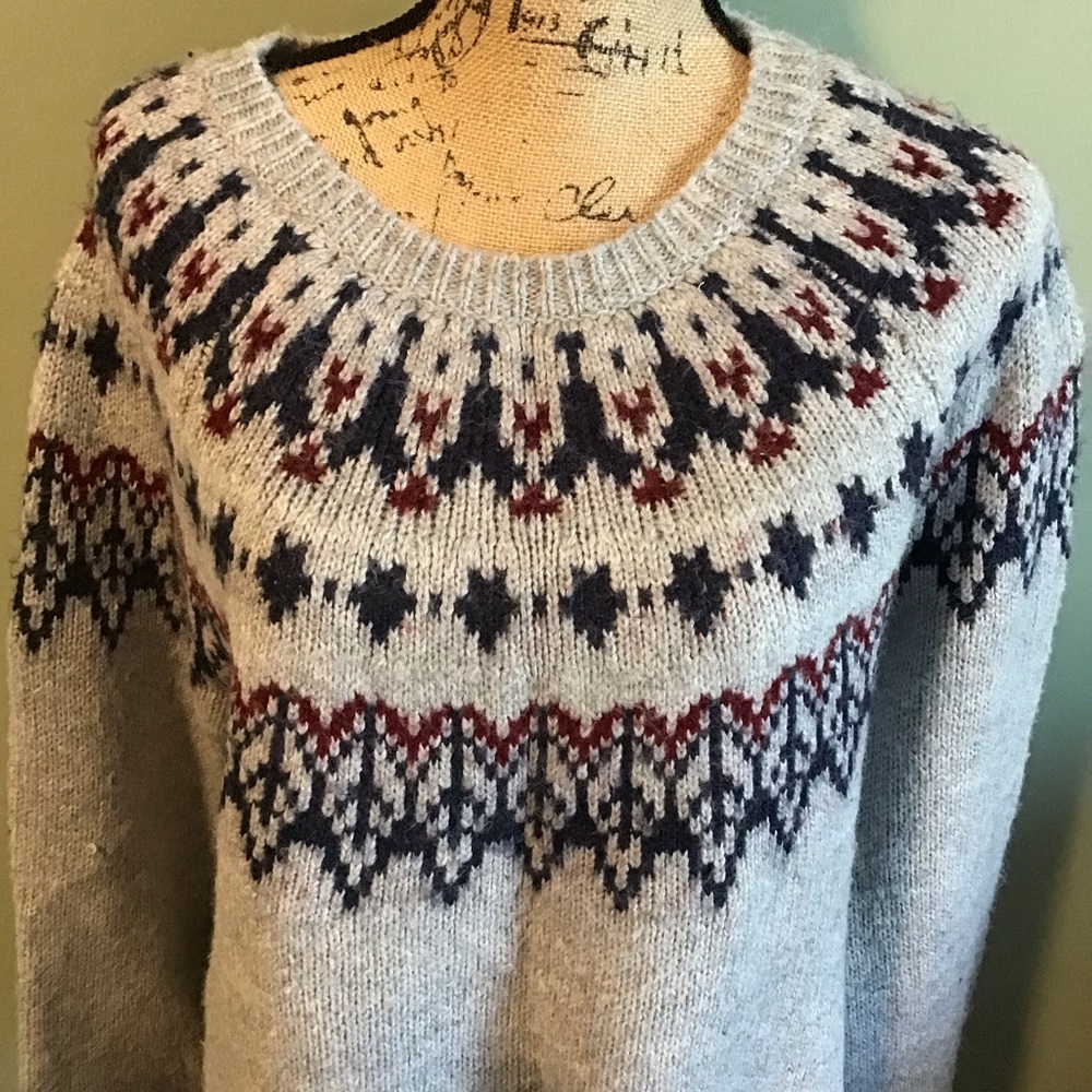 Old Navy Fair Isle Gray, Blue & Red Knit Sweater L Preowned - Picture 5 of 8